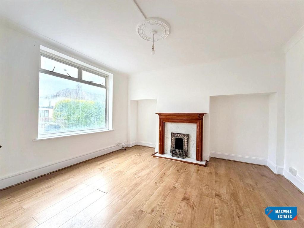 Property photo 1 of 15 Milling Rd 4.Jpg