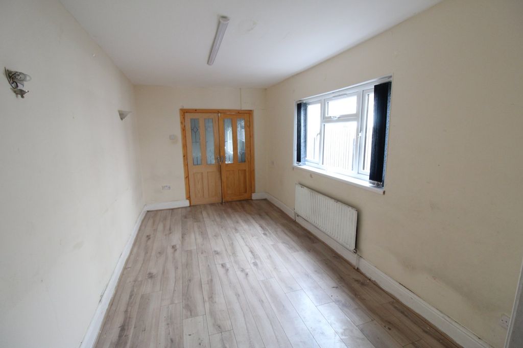 Property photo 3 of 11 Picture No. 06