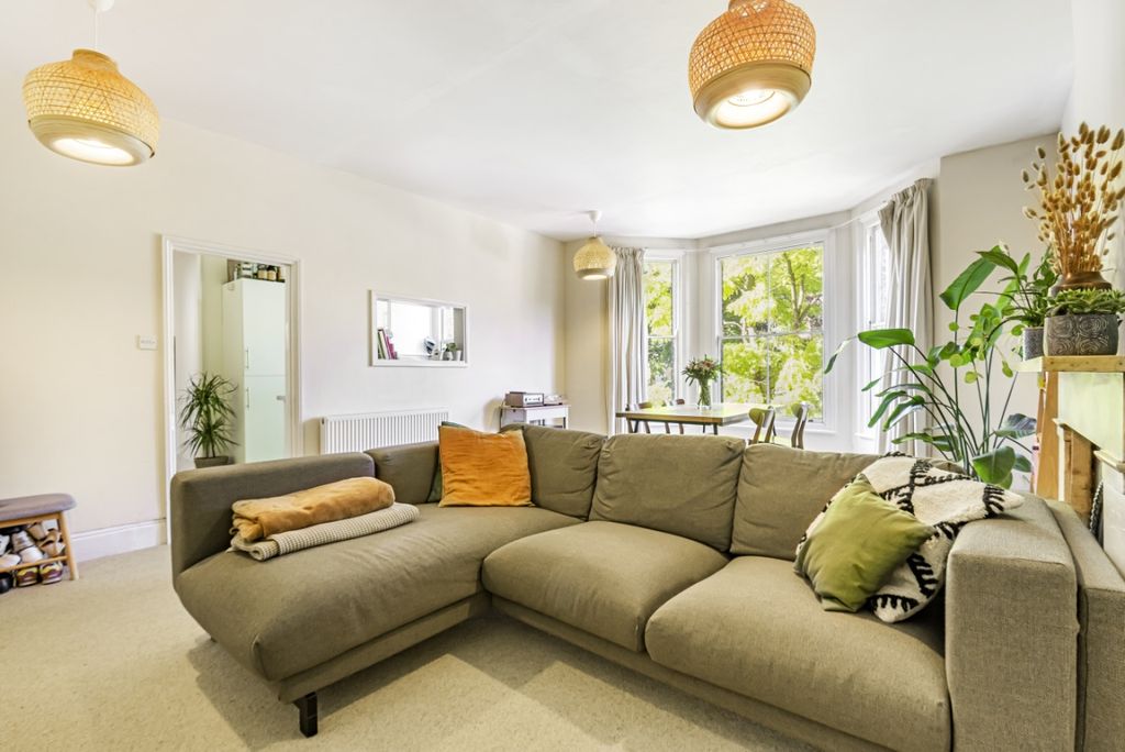 Property photo 1 of 9 886521 (2)