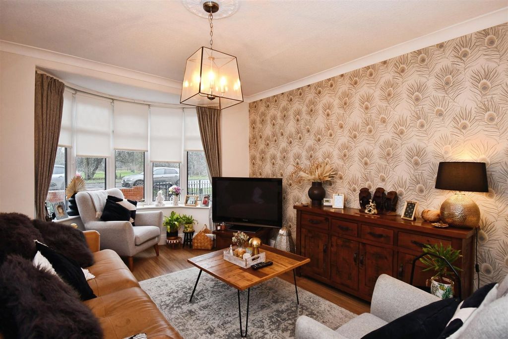 Property photo 2 of 20 5E71c0B8-U 20 2813 29.Jpg