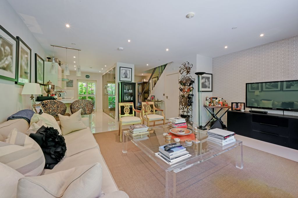 Property photo 3 of 11