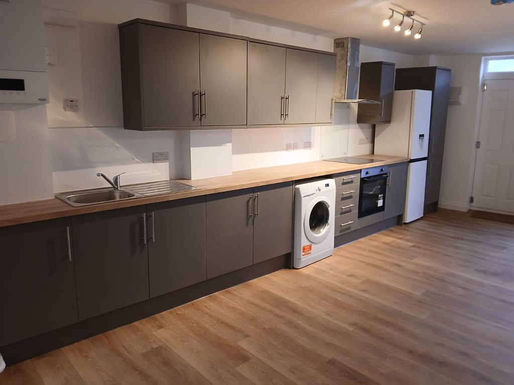 Property photo 1 of 5 Kitchen