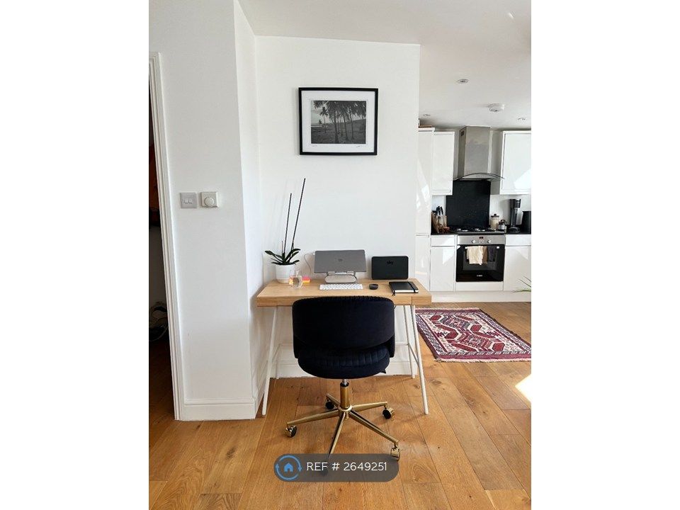 Property photo 3 of 15 Wfh Desk