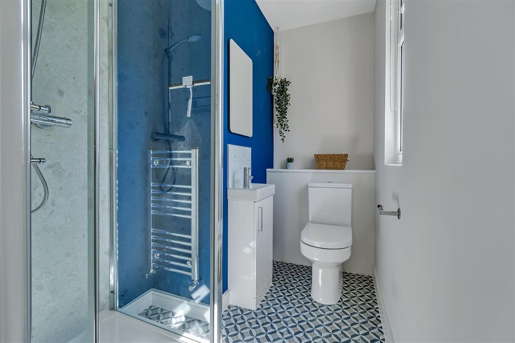 Property photo 2 of 14 Ensuite