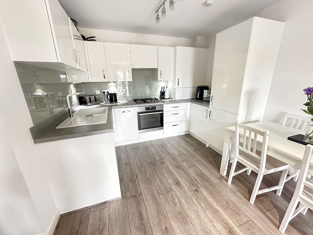 Property photo 3 of 10 4164304