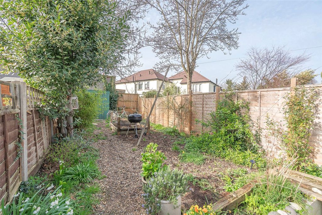 Property photo 3 of 18 Garden B