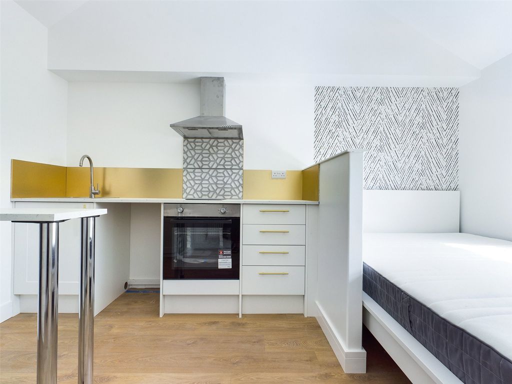 Property photo 1 of 6 Studio