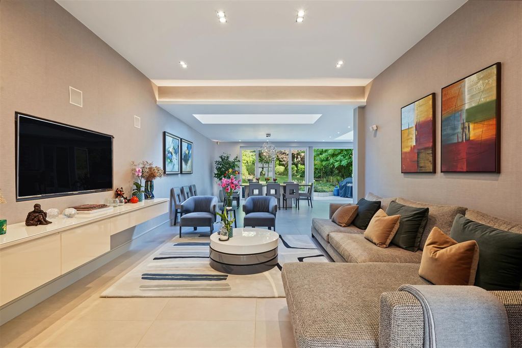 Property photo 2 of 12 5 Stormont Road N6 4Ns-No Watermark-8.Jpg