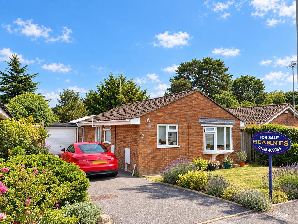 Property photo 1 of 14 Azalea Close Bungalow