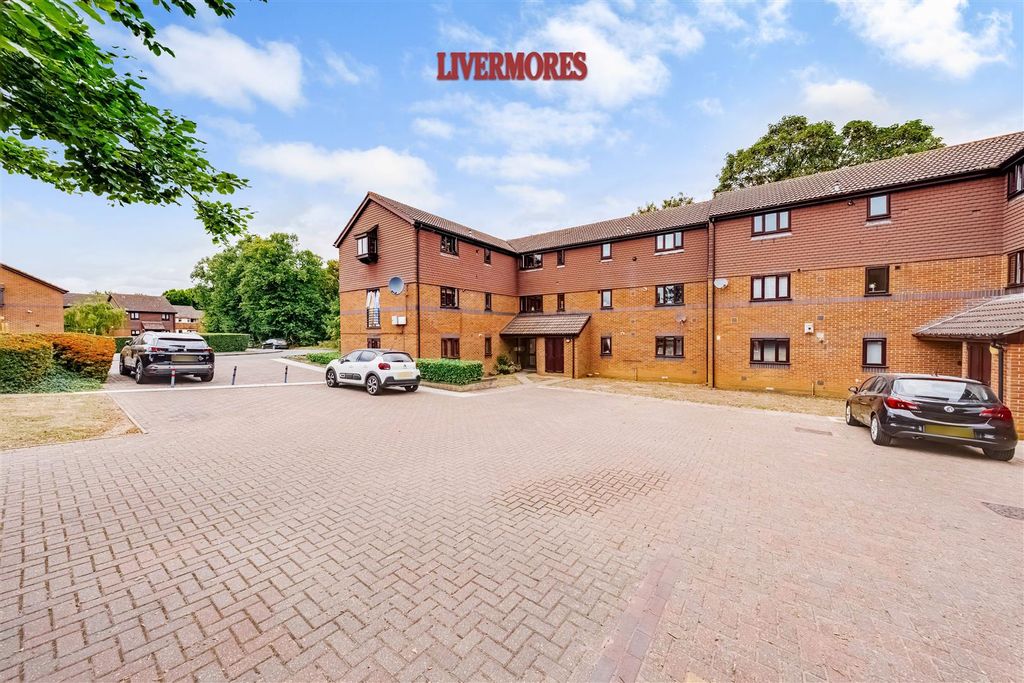 Property photo 2 of 10 External
