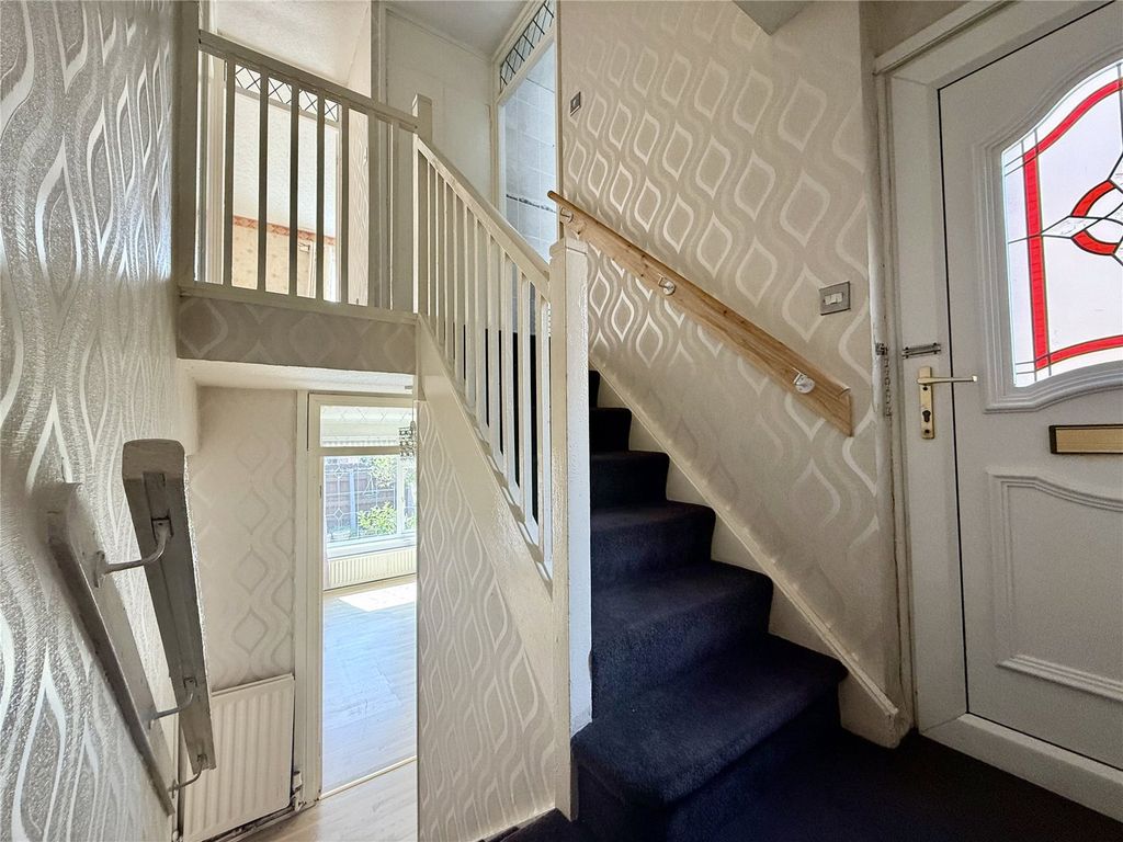 Property photo 2 of 21 Entrance Hall