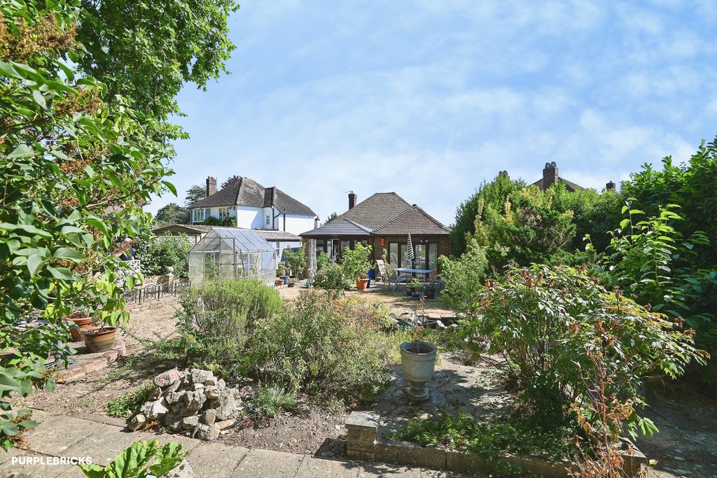 Property photo 3 of 22 Garden