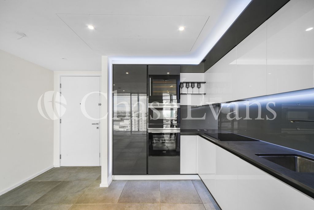 Property photo 2 of 19 Kitchen