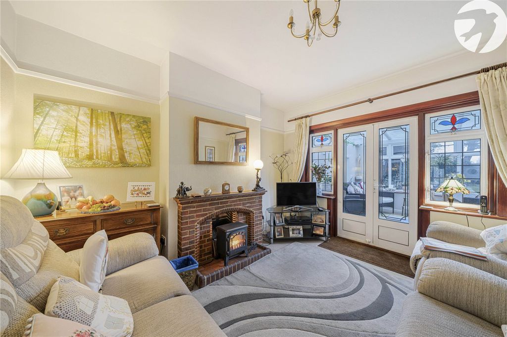 Property photo 2 of 27 Lounge