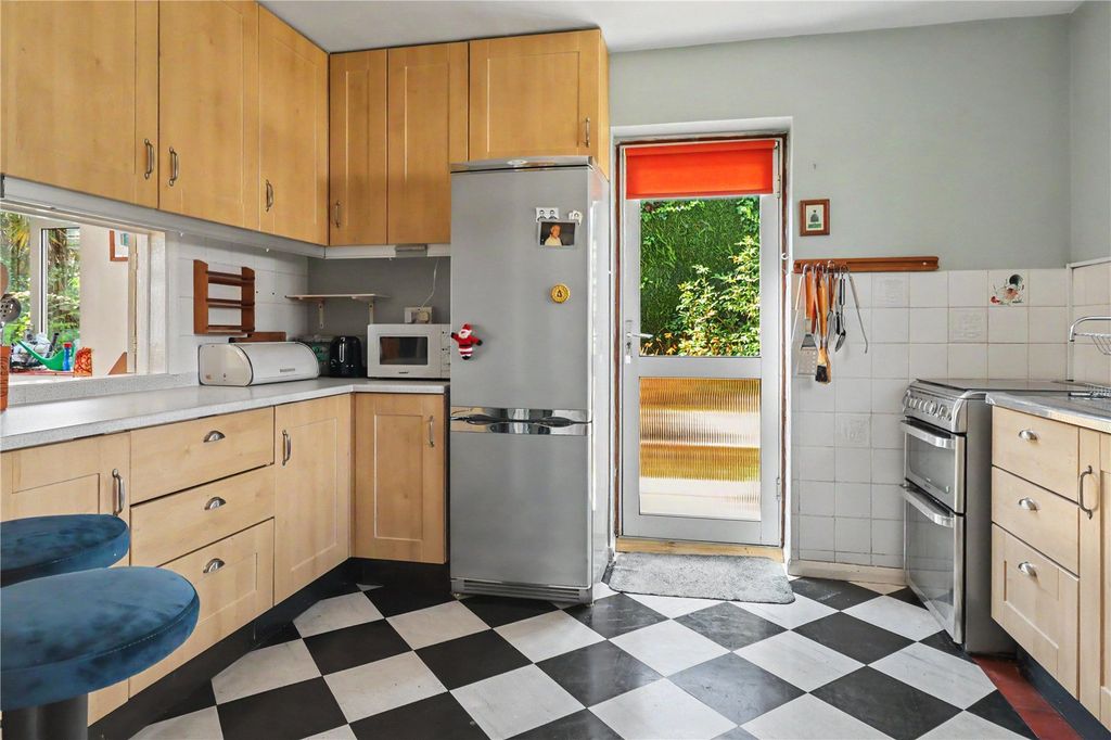 Property photo 3 of 14 Kitchen
