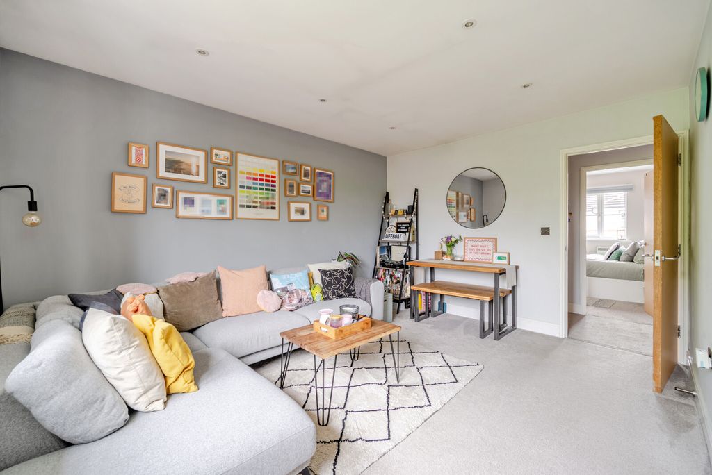 Property photo 2 of 12 1446259-17-69Df53...