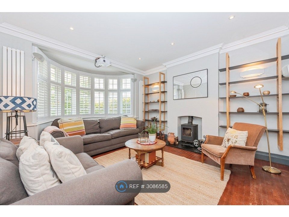 Property photo 3 of 32