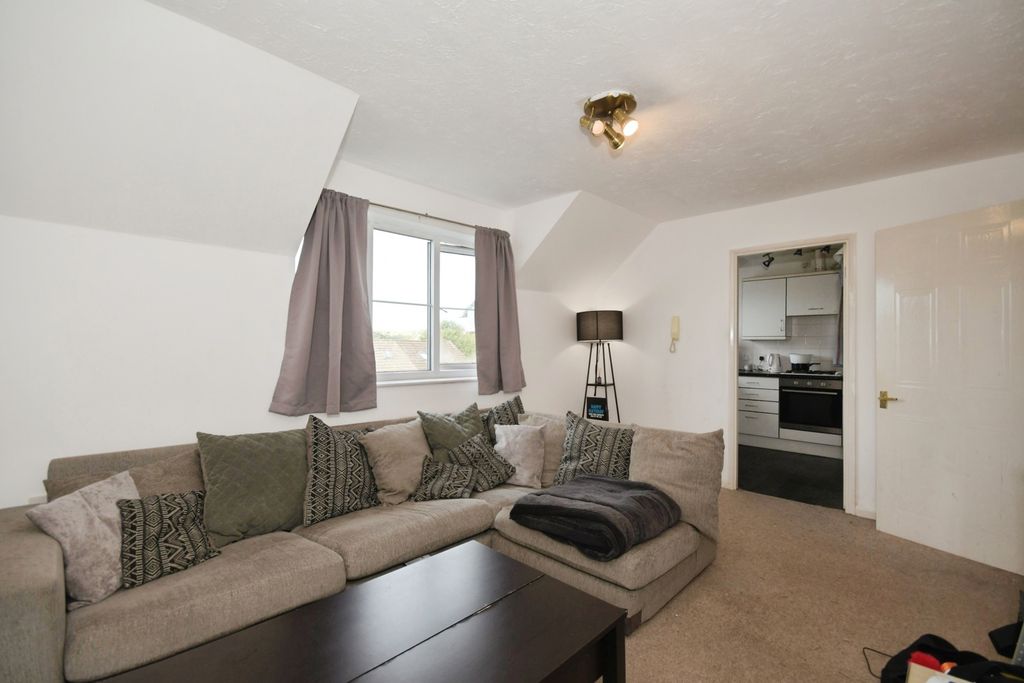 Property photo 2 of 17 Lounge