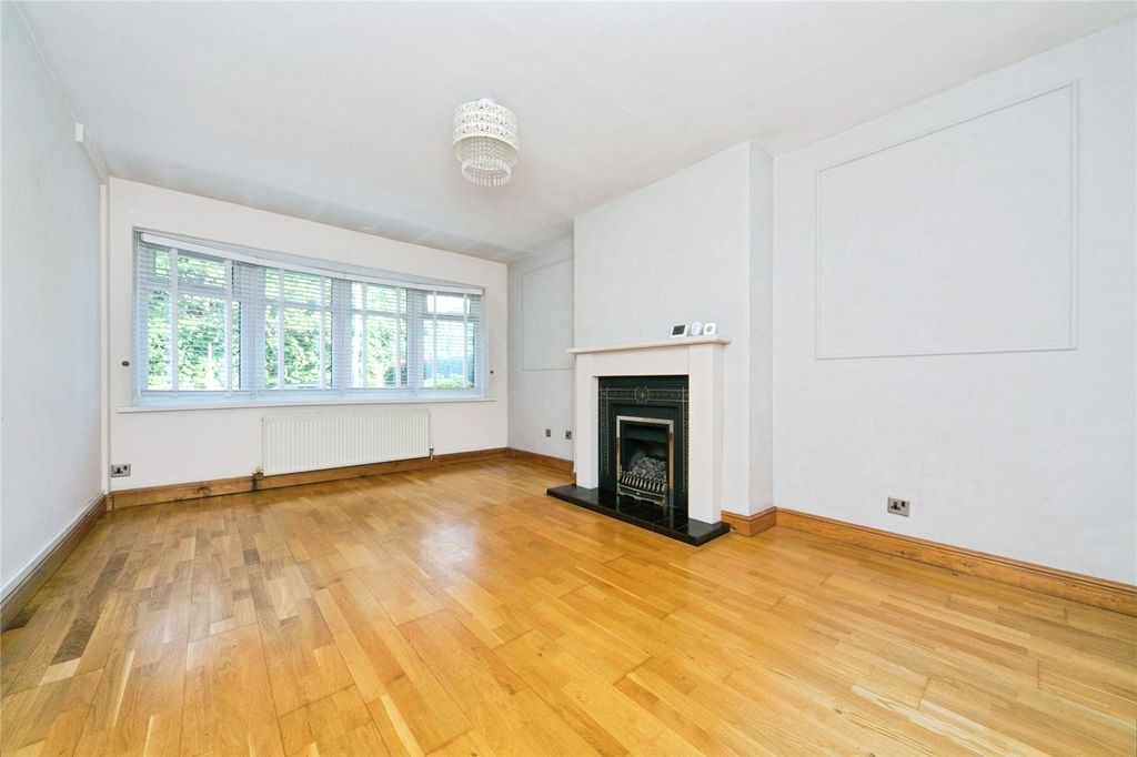 Property photo 2 of 18 Picture No. 10
