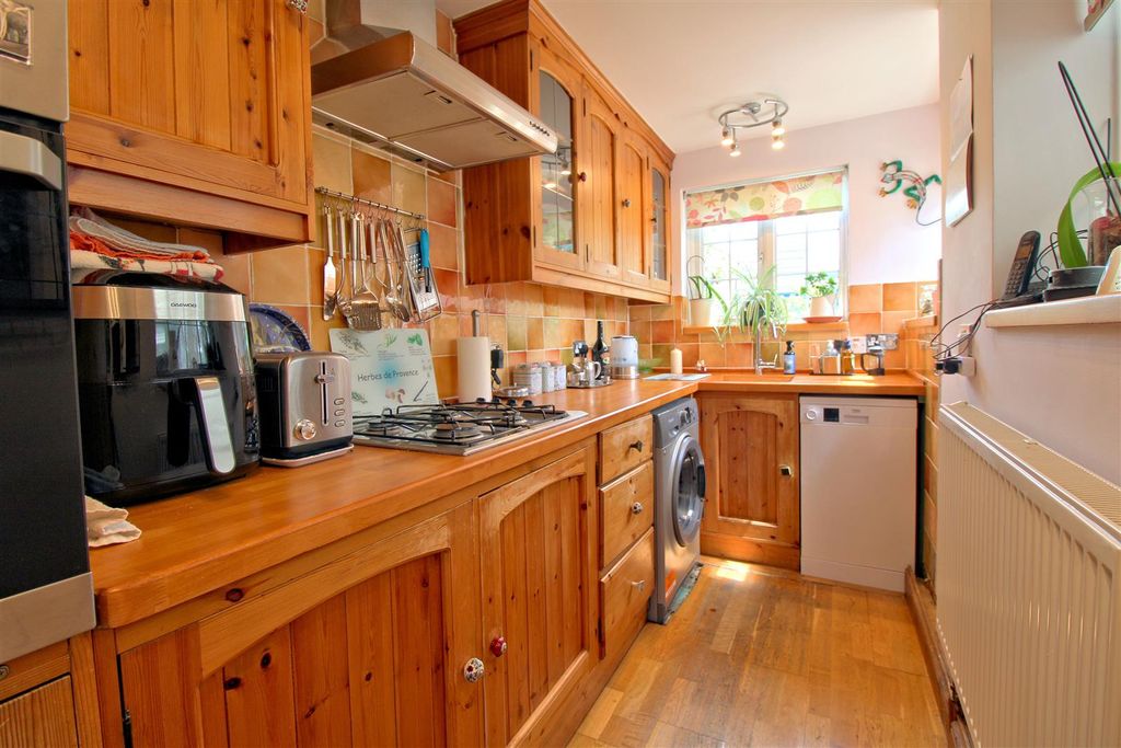 Property photo 2 of 31 Kitchen