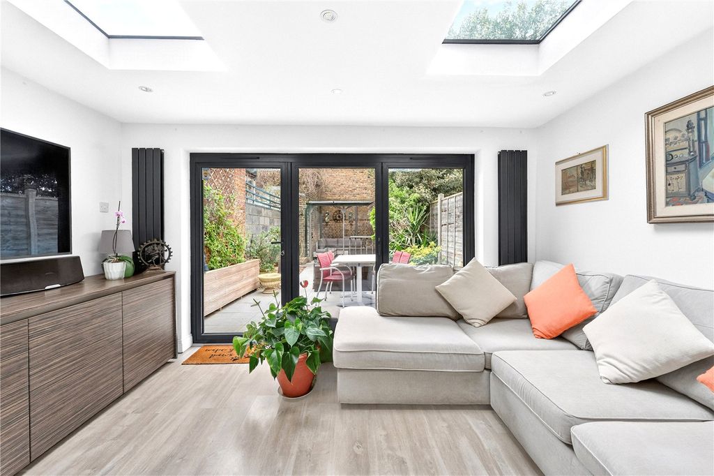 Property photo 2 of 25 Picture No. 35