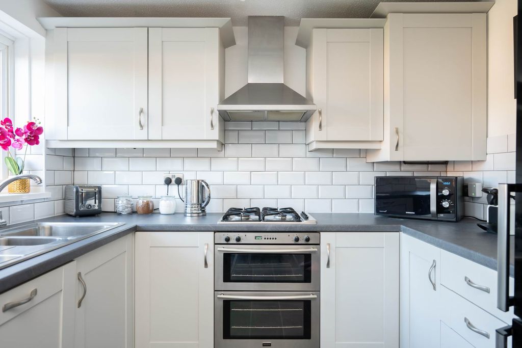 Property photo 3 of 23