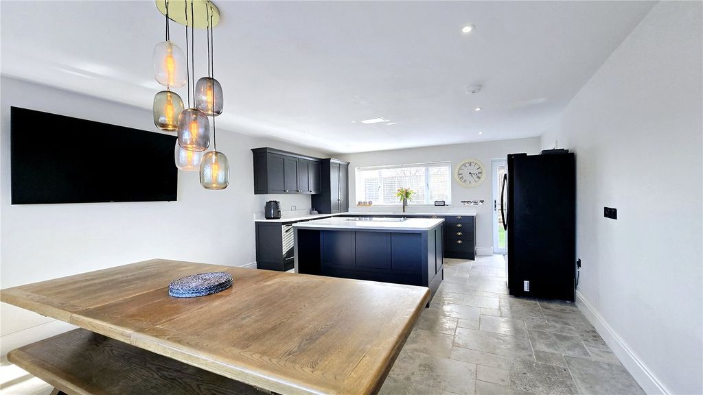 Property photo 2 of 19 Picture No. 21