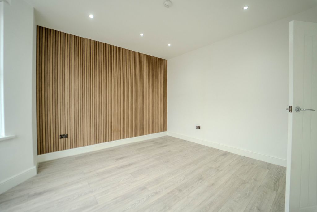 Property photo 2 of 26