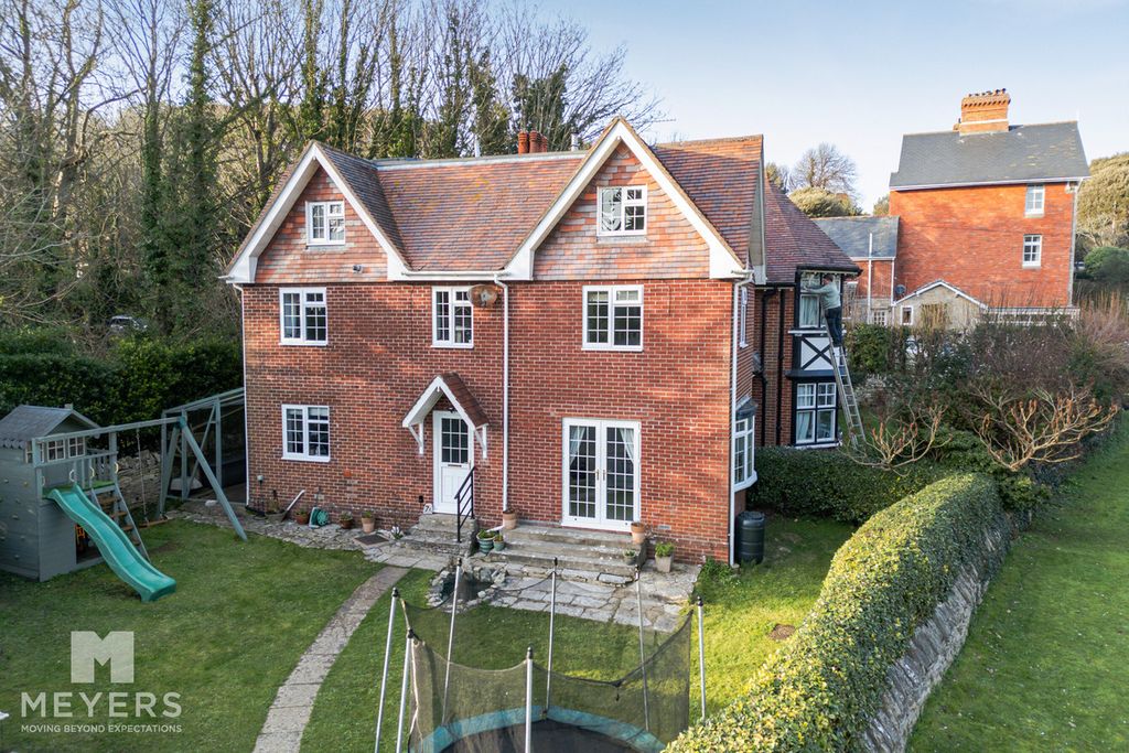 Property photo 1 of 34