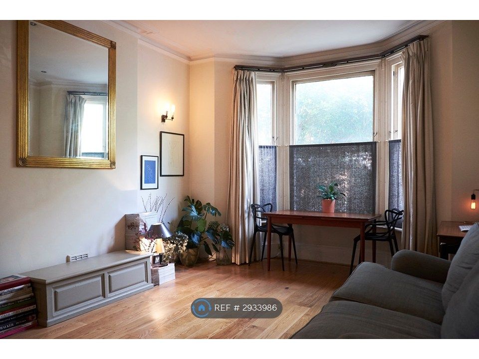 Property photo 2 of 6 Lounge