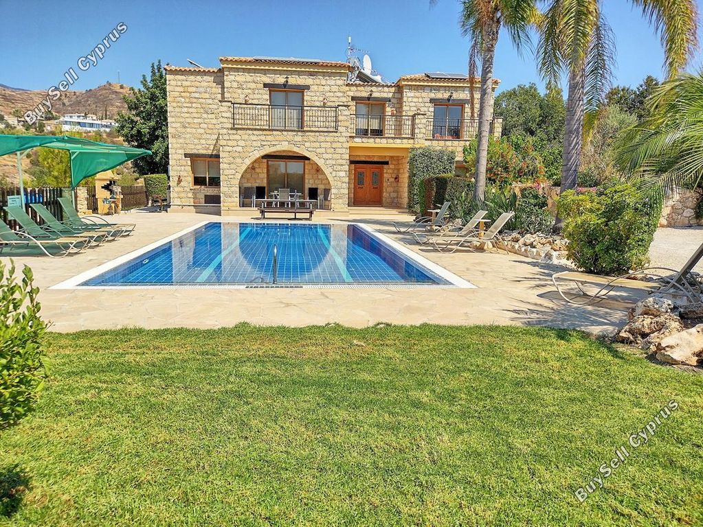 Property photo 2 of 37