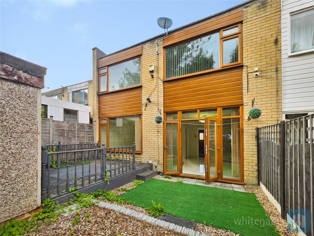 Property photo 1 of 34 Picture No. 04