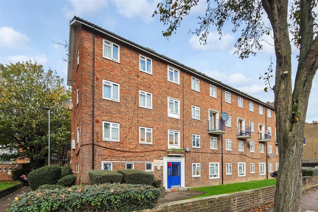 Property photo 1 of 17 Flat 11 Livingstone Court (12).Jpg