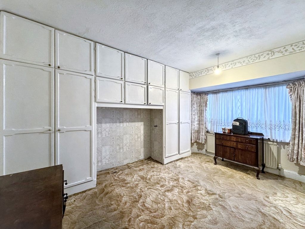 Property photo 3 of 17 Bedroom