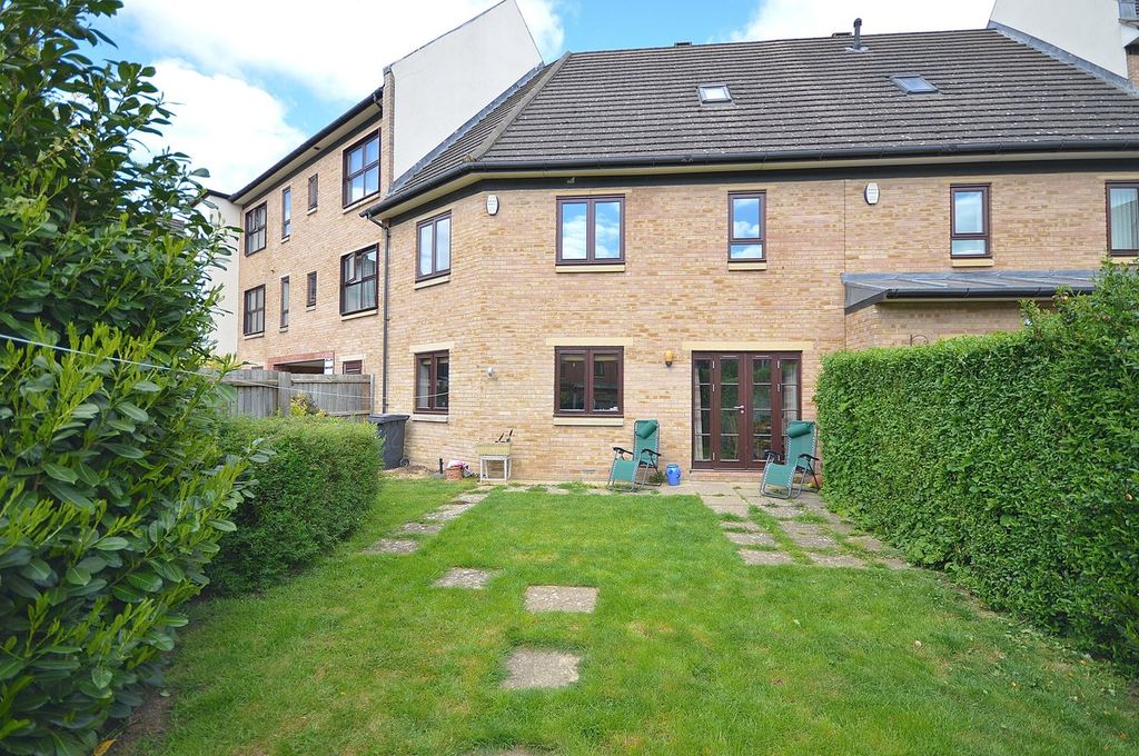 Property photo 2 of 22