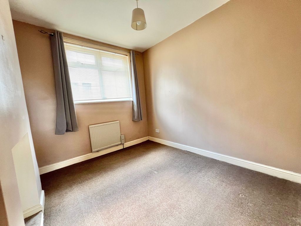 Property photo 2 of 8 Living / Bedroom 4