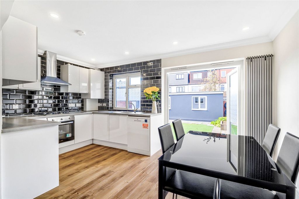 Property photo 3 of 21 Picture No. 10