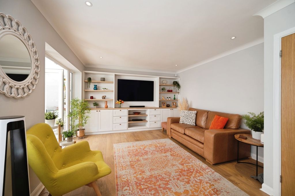 Property photo 3 of 19 Pbox-Img.Jpg