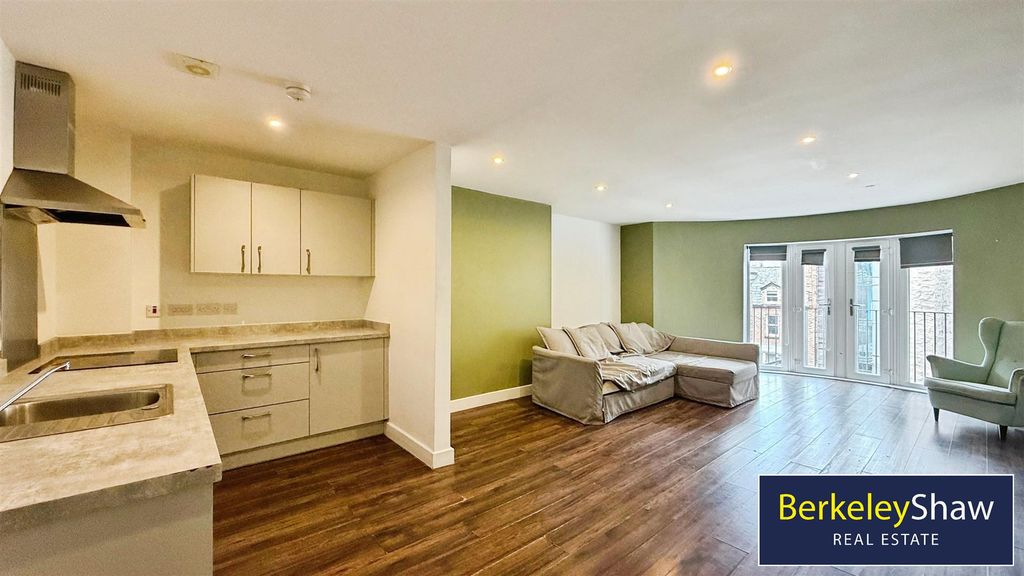 Property photo 1 of 9 Kitchen/Living Area