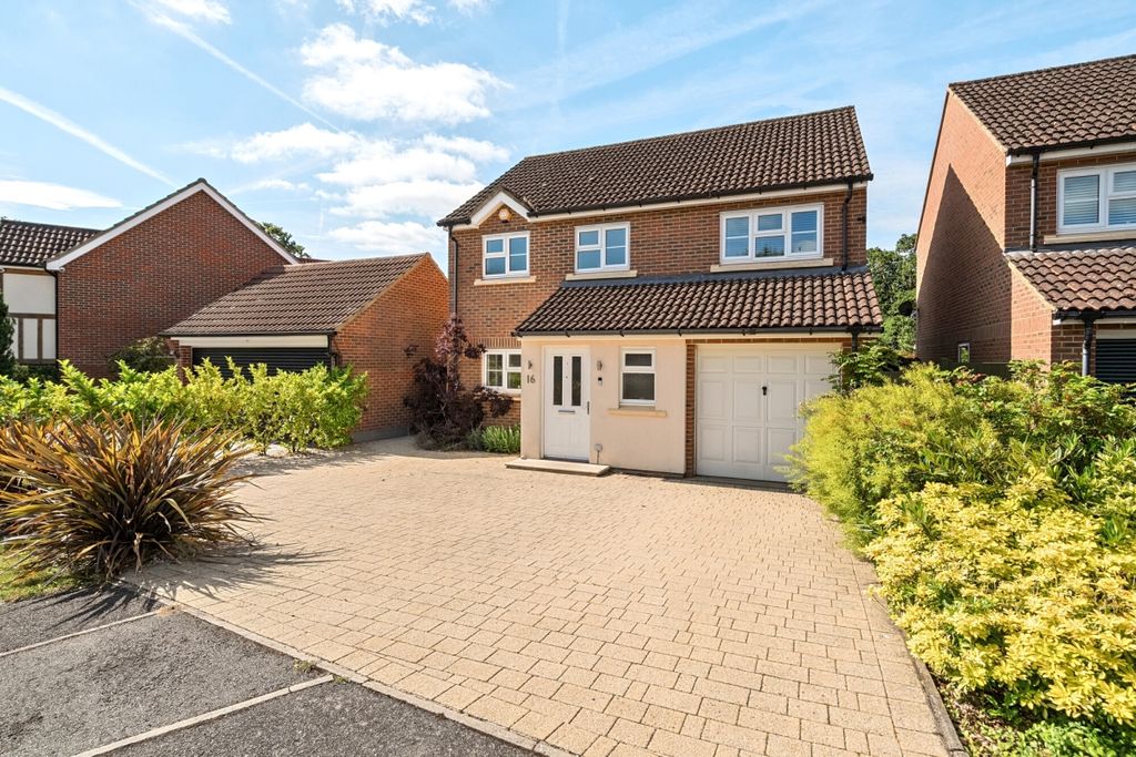 Property photo 1 of 17 Furnival Close