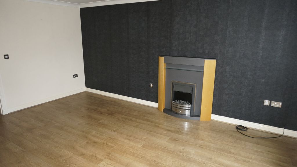 Property photo 3 of 17 Lounge 1