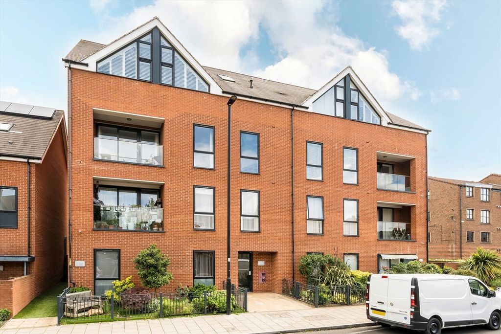 Property photo 1 of 9