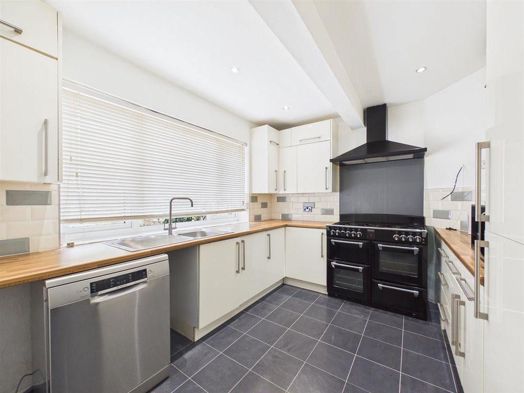 Additional image 24 of 4 bed semi-detached house for saleStar Lane, Coulsdon CR5