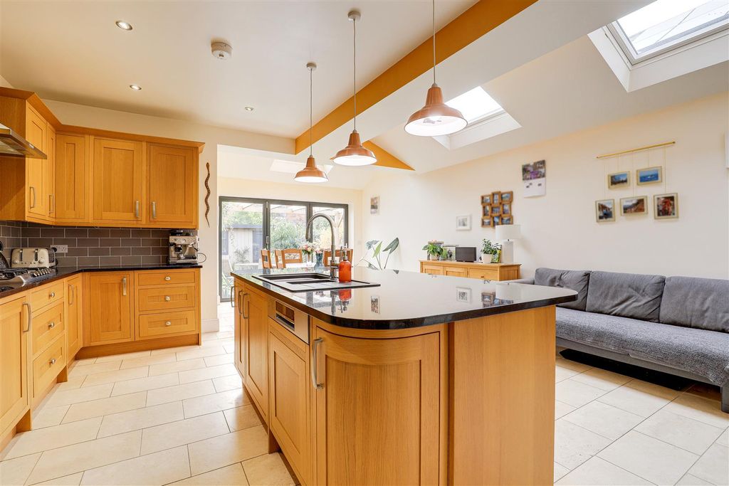 Property photo 3 of 31 12080.Jpg