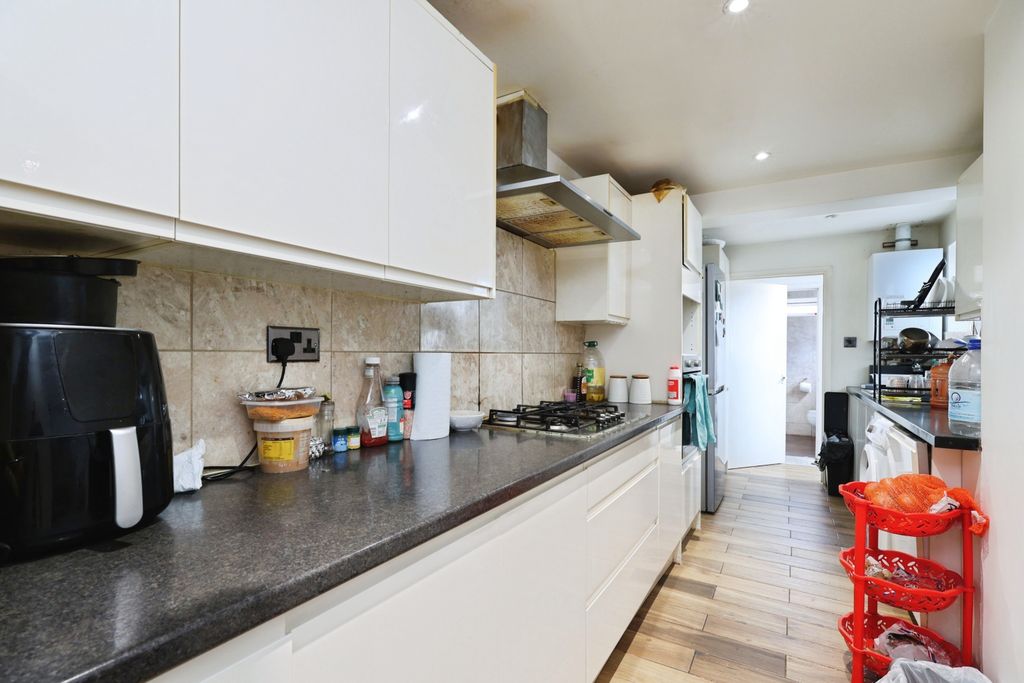 Property photo 3 of 15 Kitchen