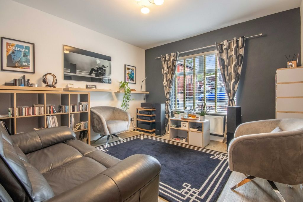 Property photo 2 of 24 Darley-15