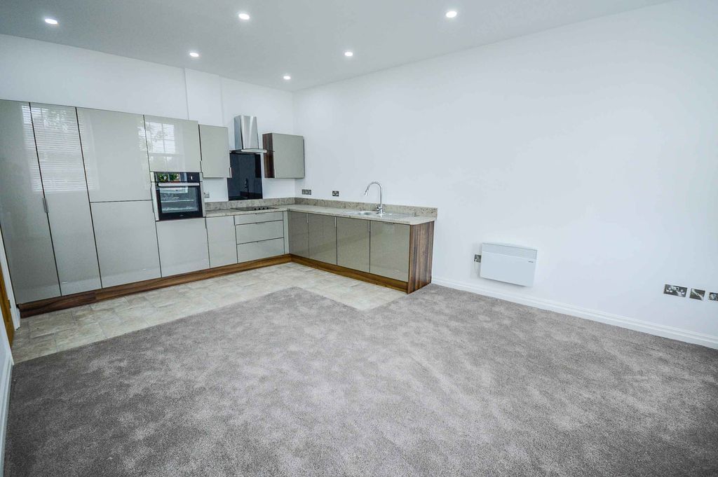 Property photo 2 of 11 Kitchen / Diner / Lounge