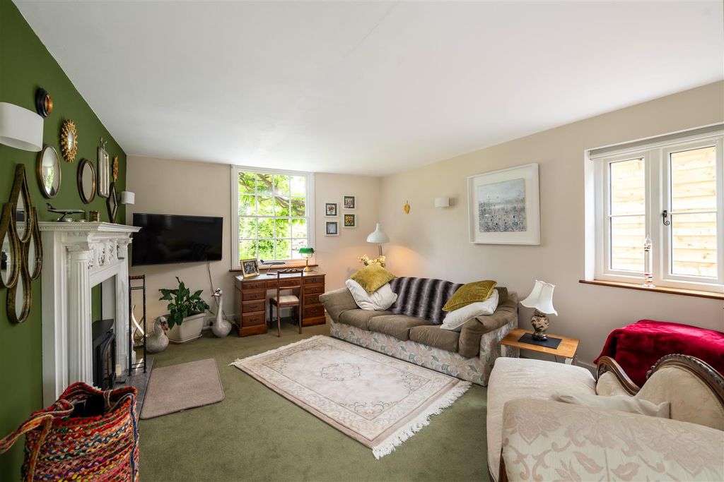 Property photo 3 of 18 Keepers Cottage Internals21_4_1.Jpg