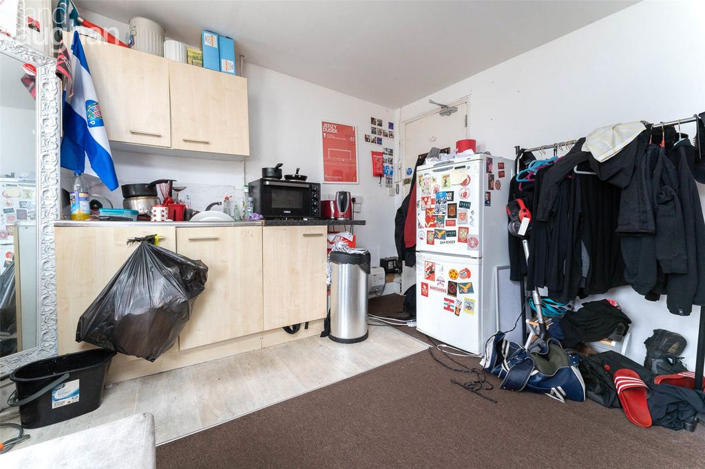 Property photo 3 of 4 Kitchen