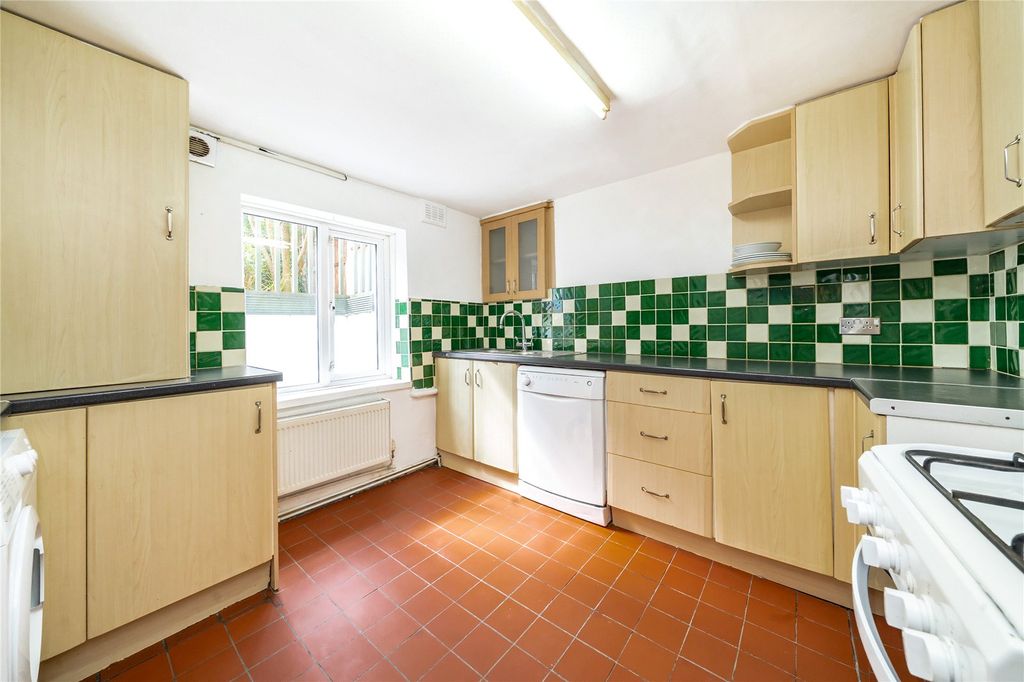Property photo 3 of 7 Kitchen